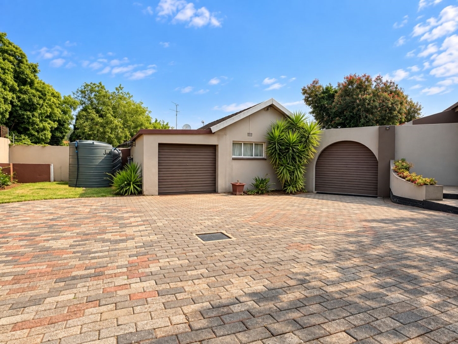 6 Bedroom Property for Sale in Greenhills Gauteng