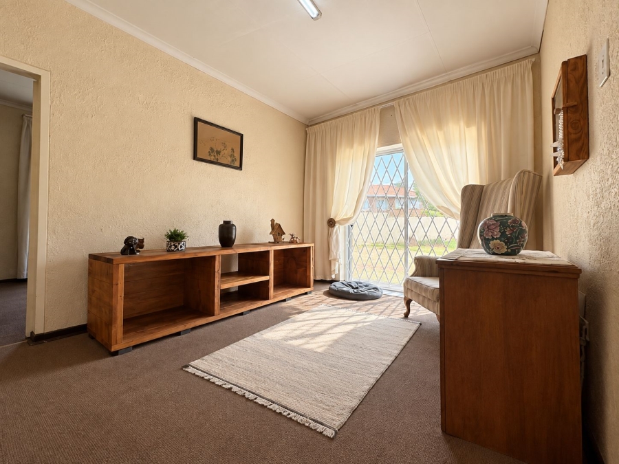 6 Bedroom Property for Sale in Greenhills Gauteng