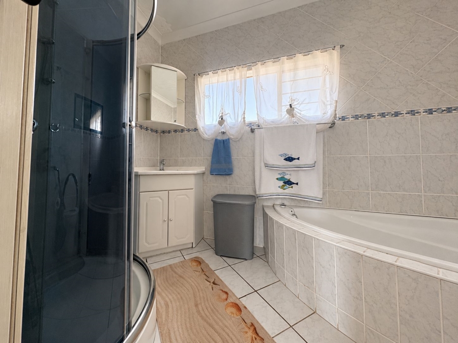 6 Bedroom Property for Sale in Greenhills Gauteng