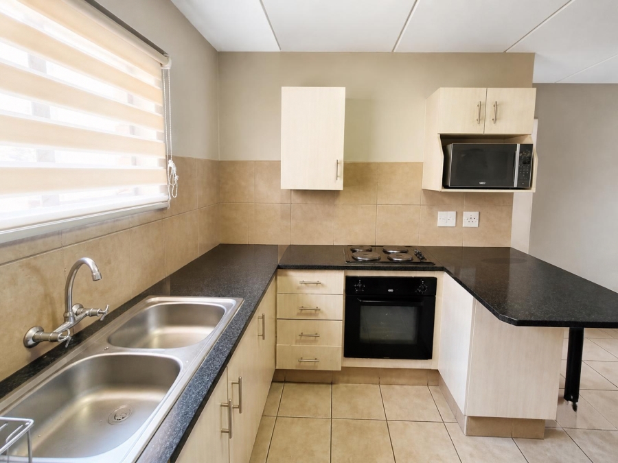 2 Bedroom Property for Sale in Erand Gardens Gauteng