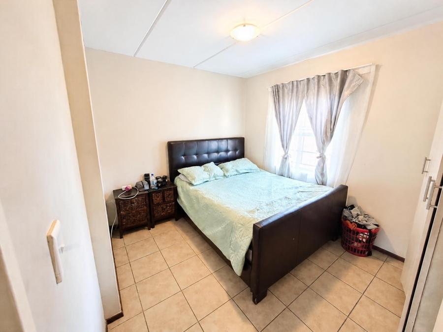 2 Bedroom Property for Sale in Erand Gardens Gauteng
