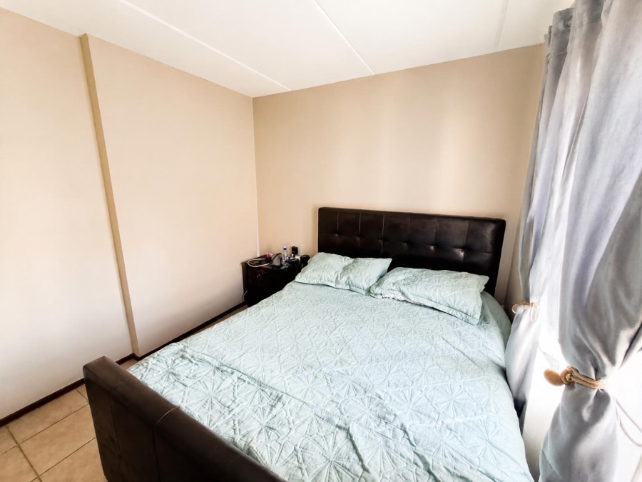 2 Bedroom Property for Sale in Erand Gardens Gauteng