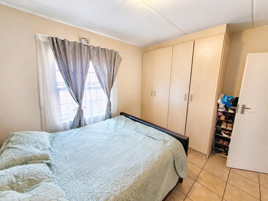 2 Bedroom Property for Sale in Erand Gardens Gauteng