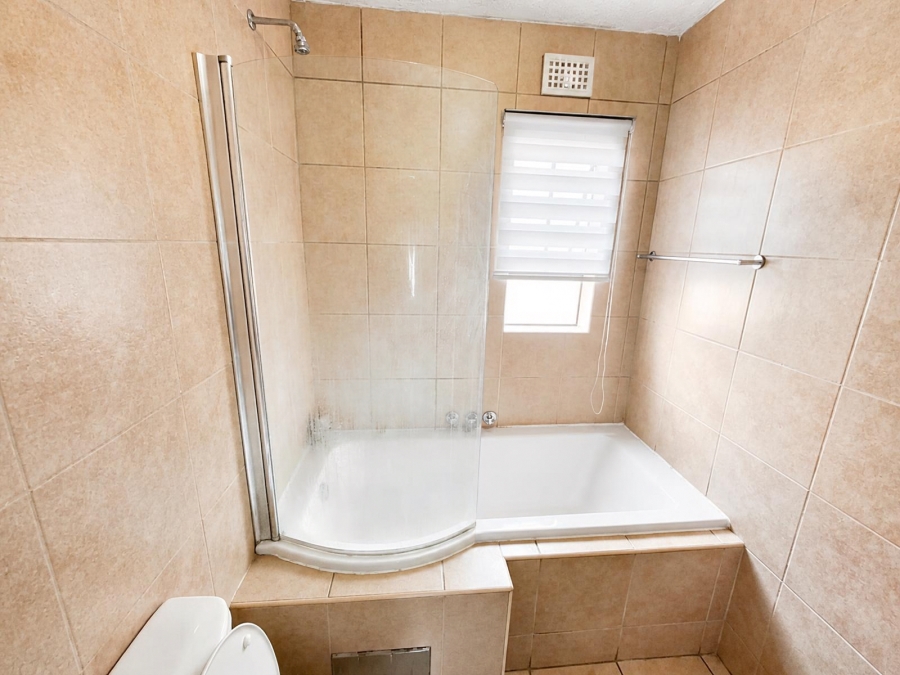 2 Bedroom Property for Sale in Erand Gardens Gauteng