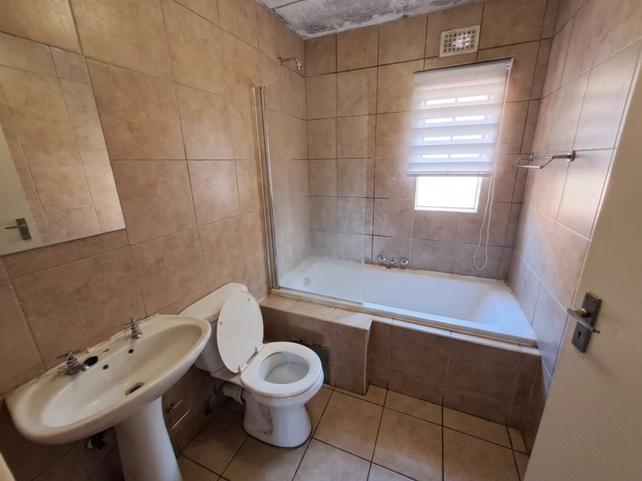 2 Bedroom Property for Sale in Erand Gardens Gauteng