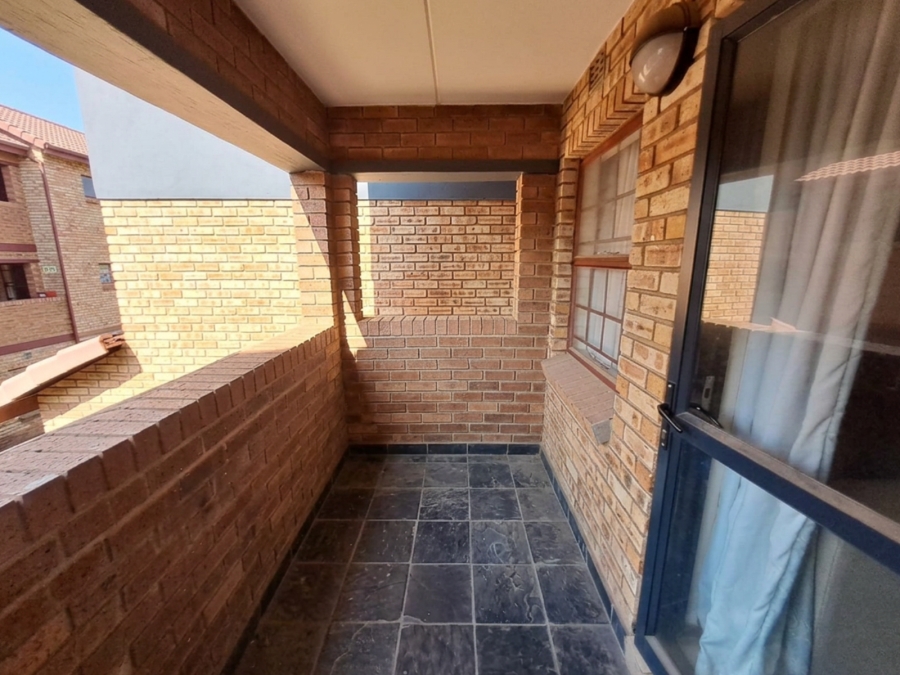 2 Bedroom Property for Sale in Erand Gardens Gauteng