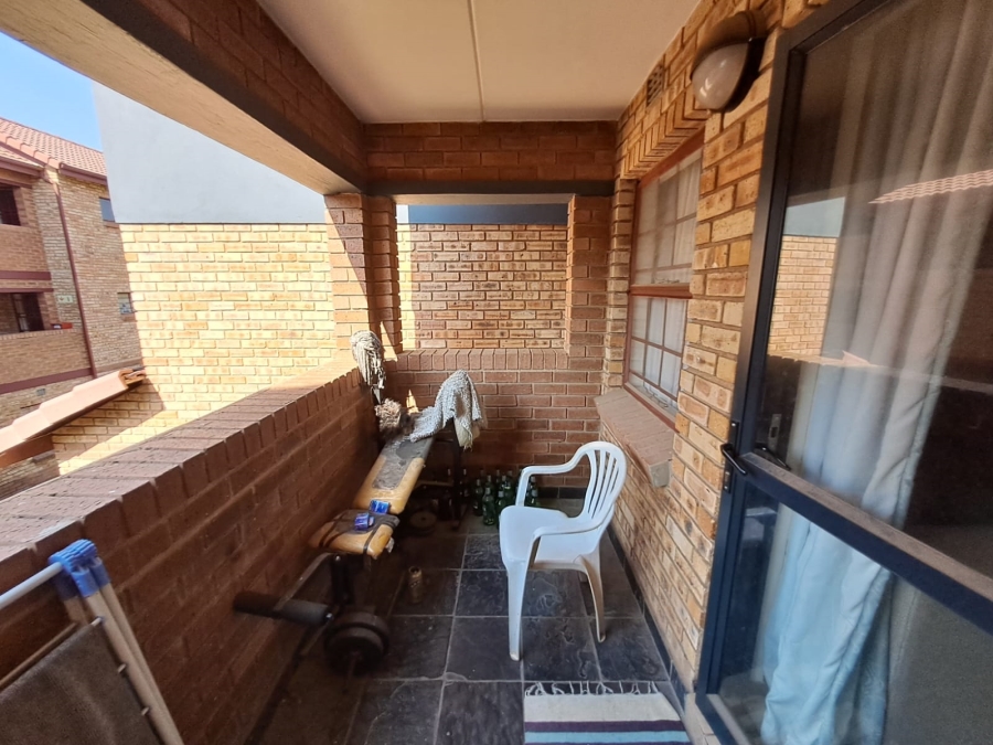 2 Bedroom Property for Sale in Erand Gardens Gauteng