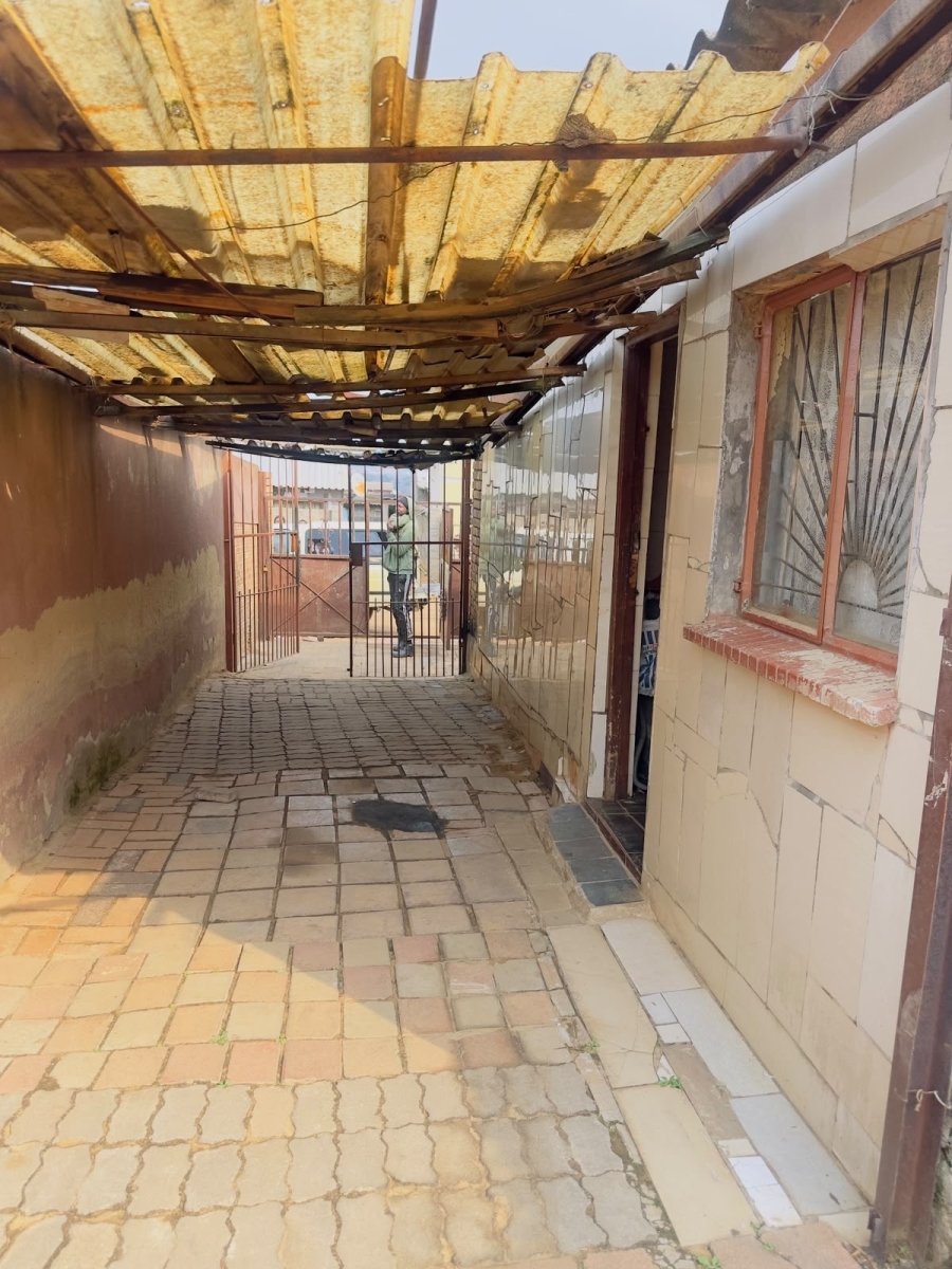 6 Bedroom Property for Sale in Ivory Park Gauteng