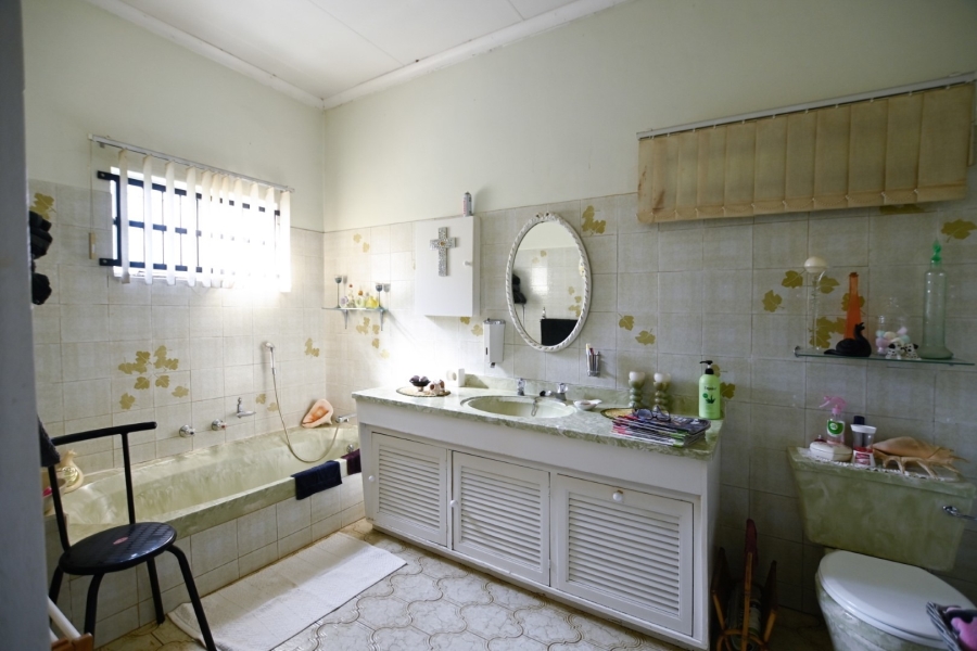 5 Bedroom Property for Sale in Theresa Park Gauteng