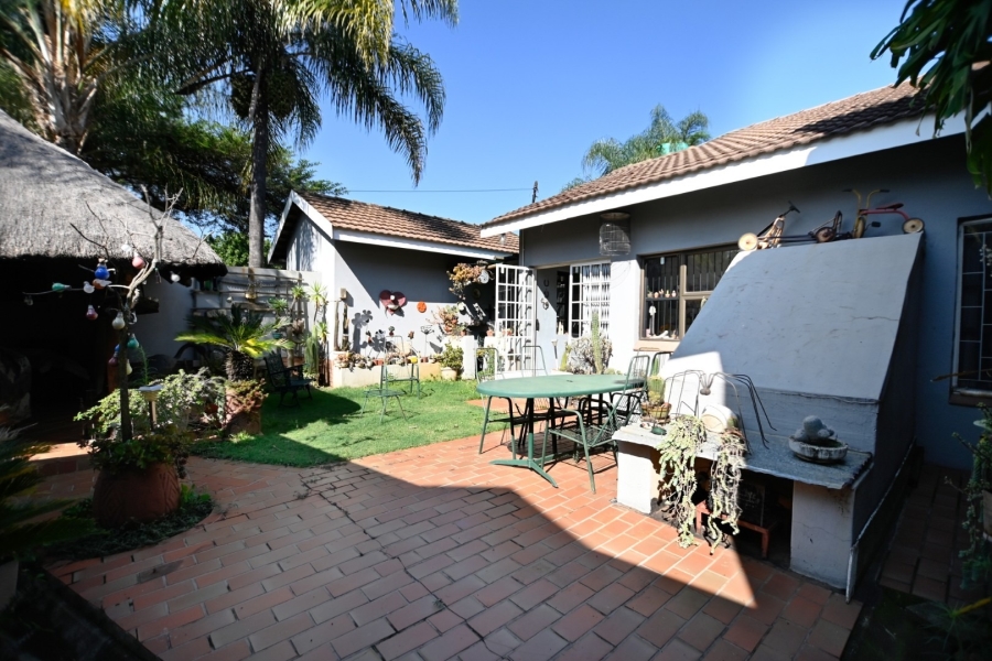 5 Bedroom Property for Sale in Theresa Park Gauteng
