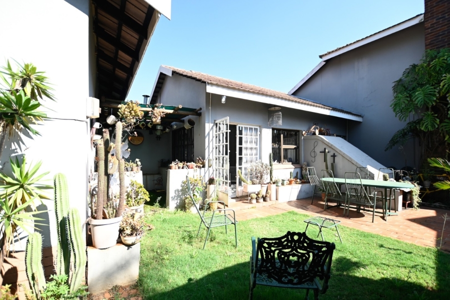 5 Bedroom Property for Sale in Theresa Park Gauteng