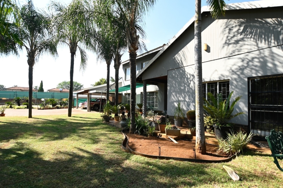 5 Bedroom Property for Sale in Theresa Park Gauteng