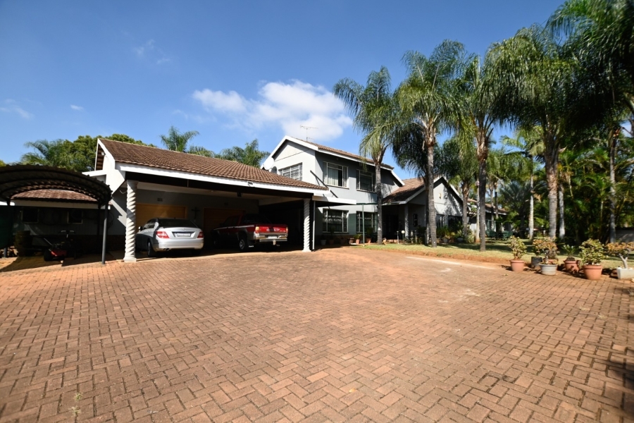 5 Bedroom Property for Sale in Theresa Park Gauteng