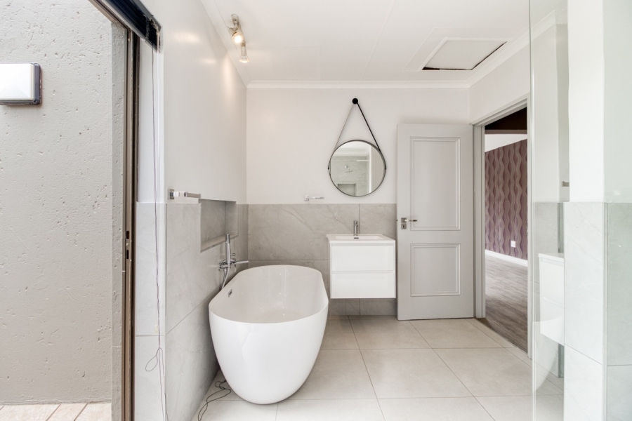 4 Bedroom Property for Sale in Fourways Gardens Gauteng
