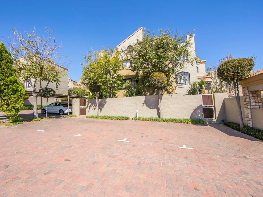 To Let 1 Bedroom Property for Rent in Lonehill Gauteng