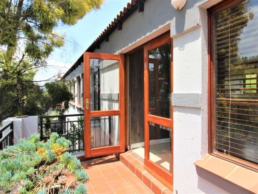 To Let 2 Bedroom Property for Rent in Bryanston Gauteng