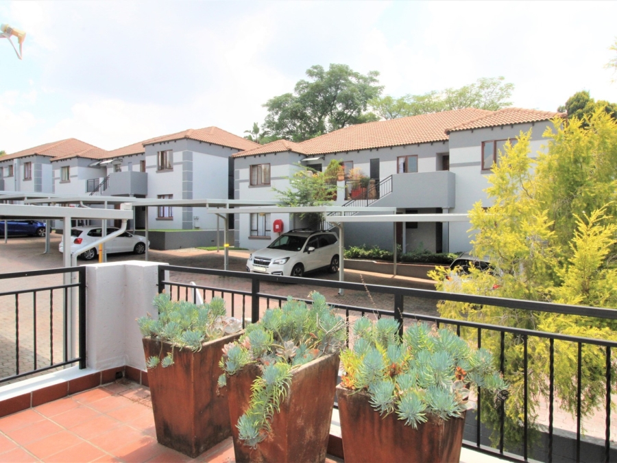 To Let 2 Bedroom Property for Rent in Bryanston Gauteng