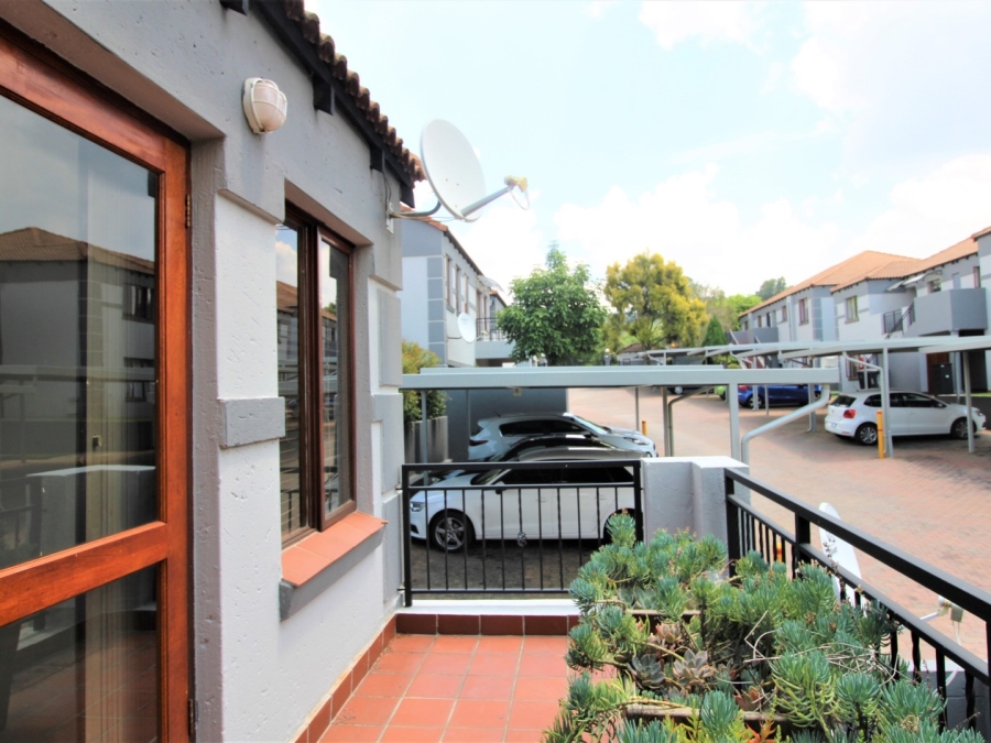 To Let 2 Bedroom Property for Rent in Bryanston Gauteng