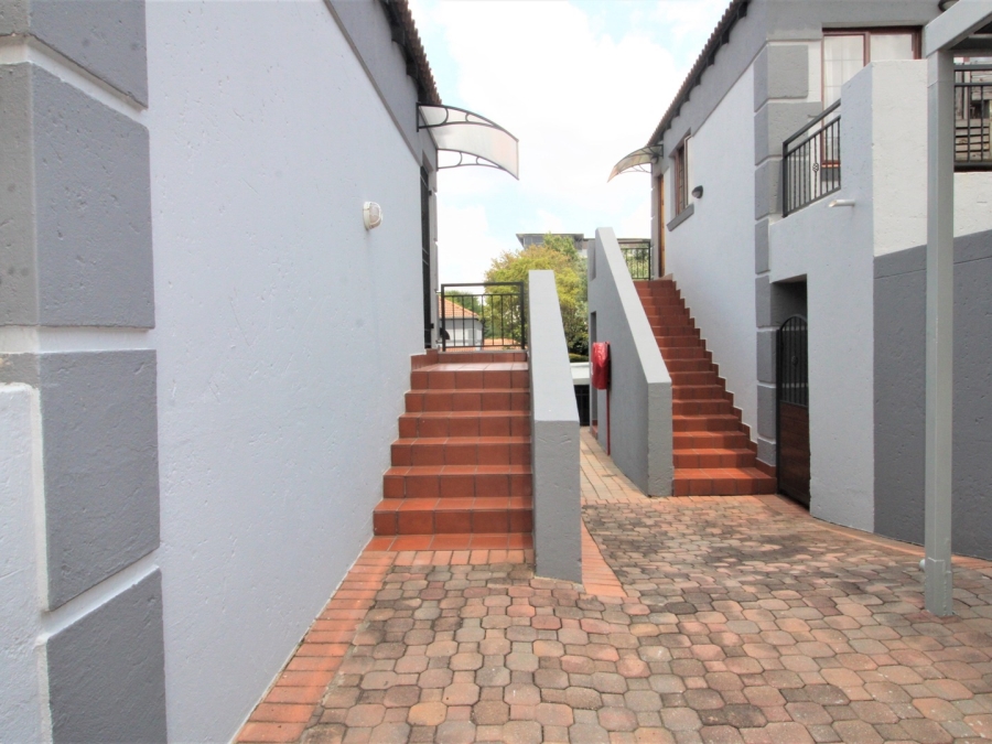 To Let 2 Bedroom Property for Rent in Bryanston Gauteng