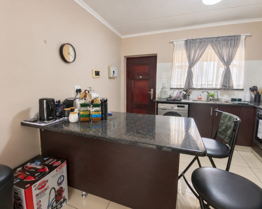 1 Bedroom Property for Sale in Noordwyk Gauteng