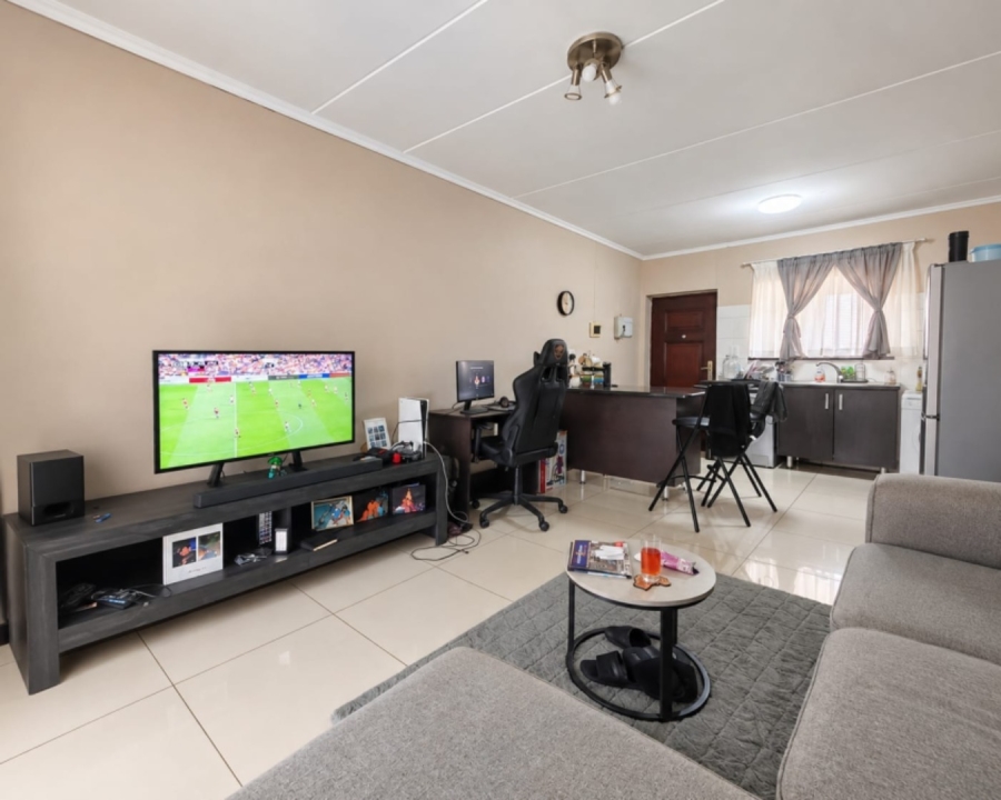 1 Bedroom Property for Sale in Noordwyk Gauteng