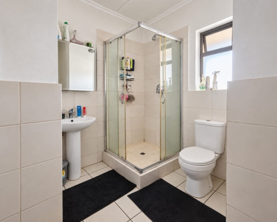 1 Bedroom Property for Sale in Noordwyk Gauteng