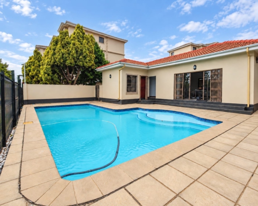 1 Bedroom Property for Sale in Noordwyk Gauteng