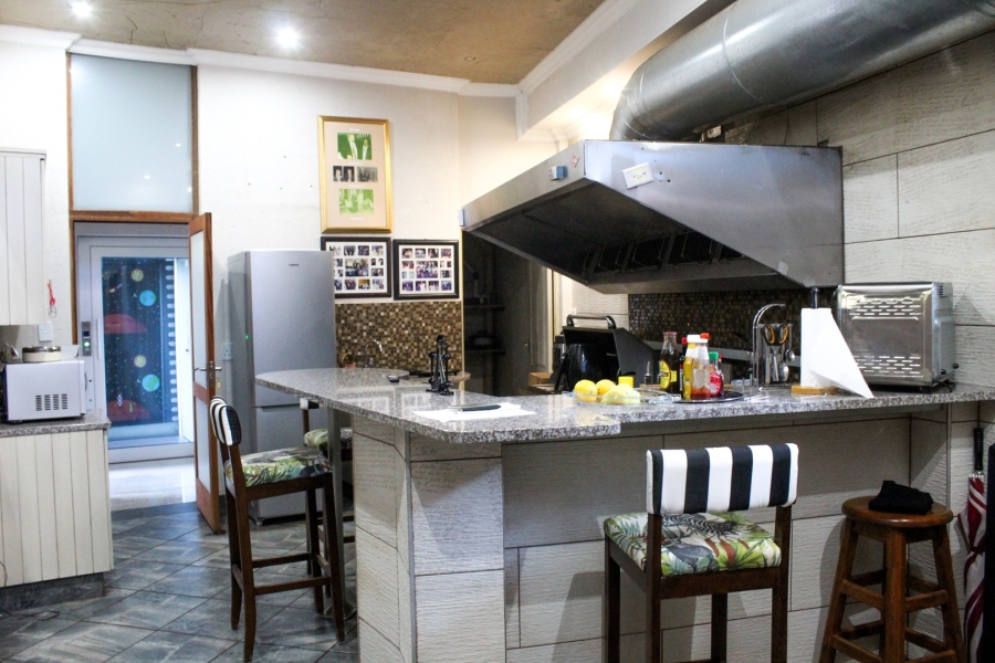 9 Bedroom Property for Sale in Waterkloof Ridge Gauteng