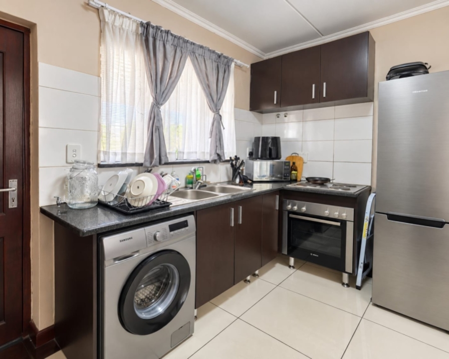 To Let 1 Bedroom Property for Rent in Noordwyk Gauteng