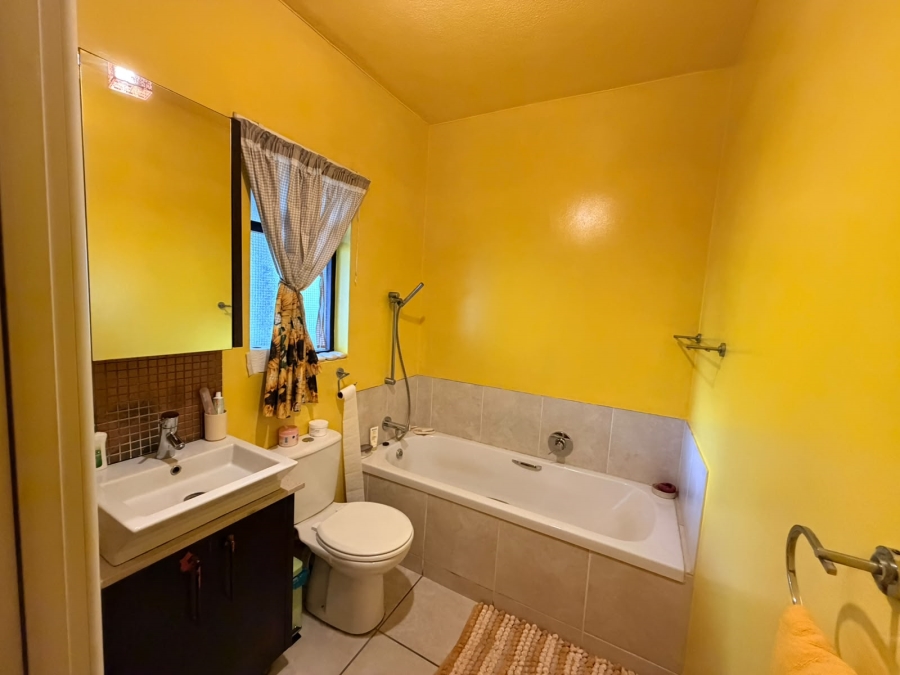 1 Bedroom Property for Sale in Lonehill Gauteng