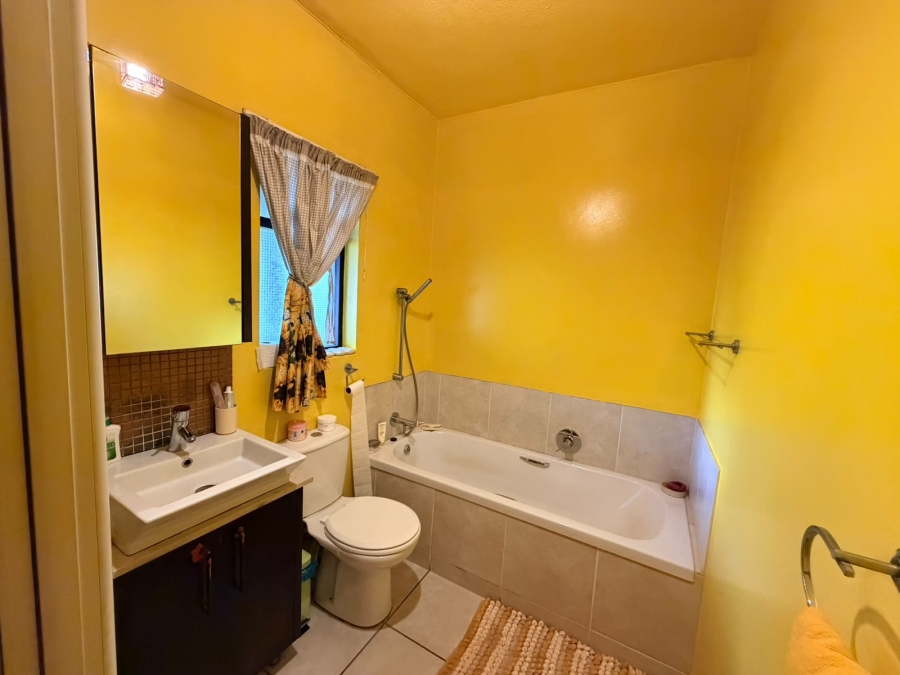 1 Bedroom Property for Sale in Lonehill Gauteng