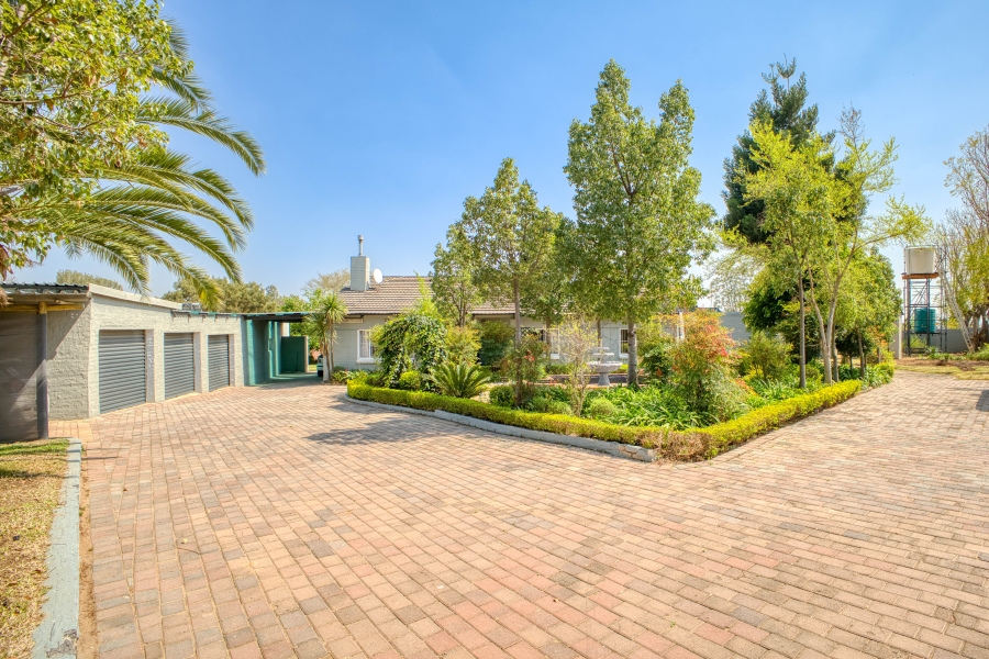16 Bedroom Property for Sale in Chartwell Gauteng