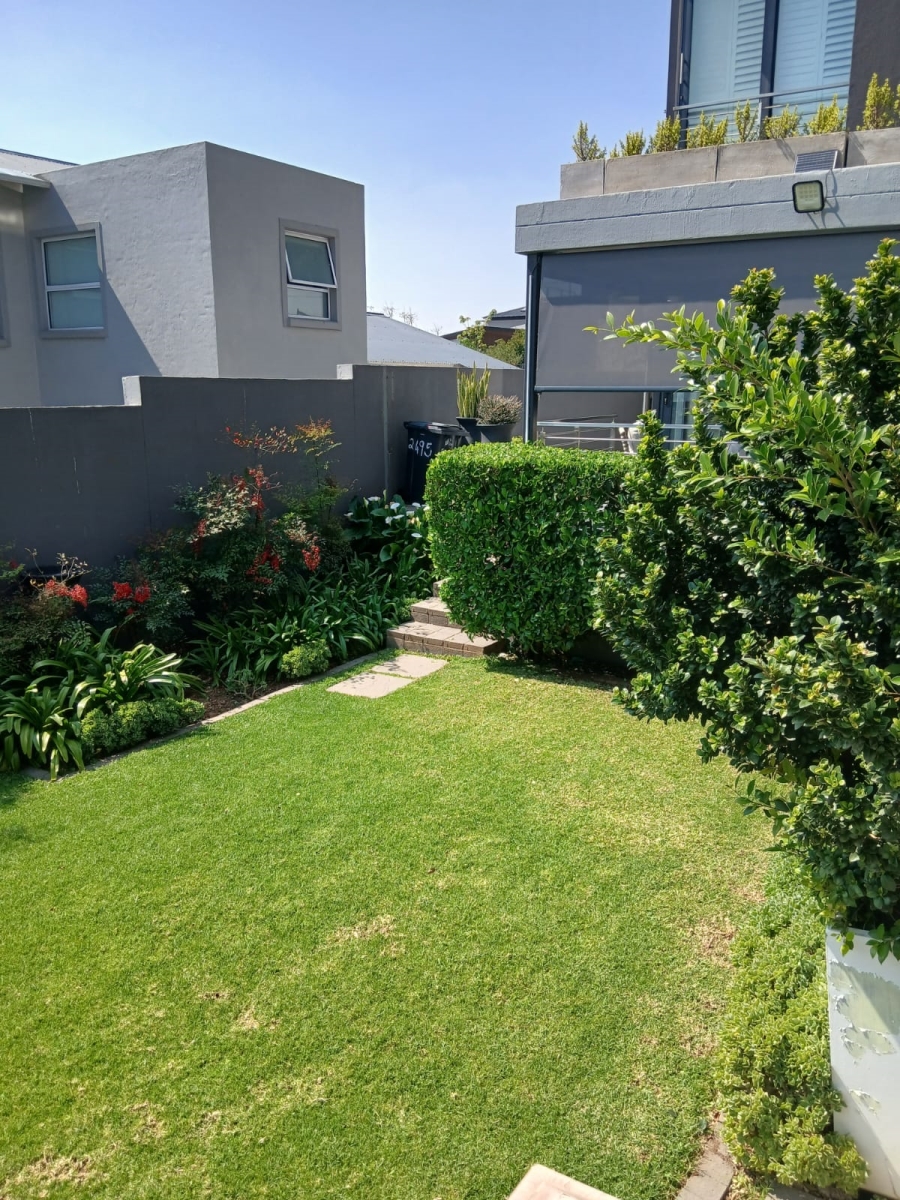To Let 4 Bedroom Property for Rent in Helderfontein Estate Gauteng