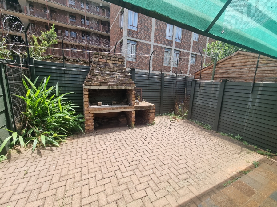 2 Bedroom Property for Sale in Pretoria North Gauteng