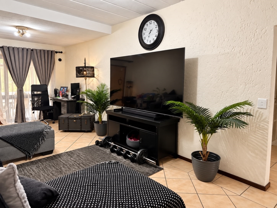 To Let 2 Bedroom Property for Rent in Lonehill Gauteng