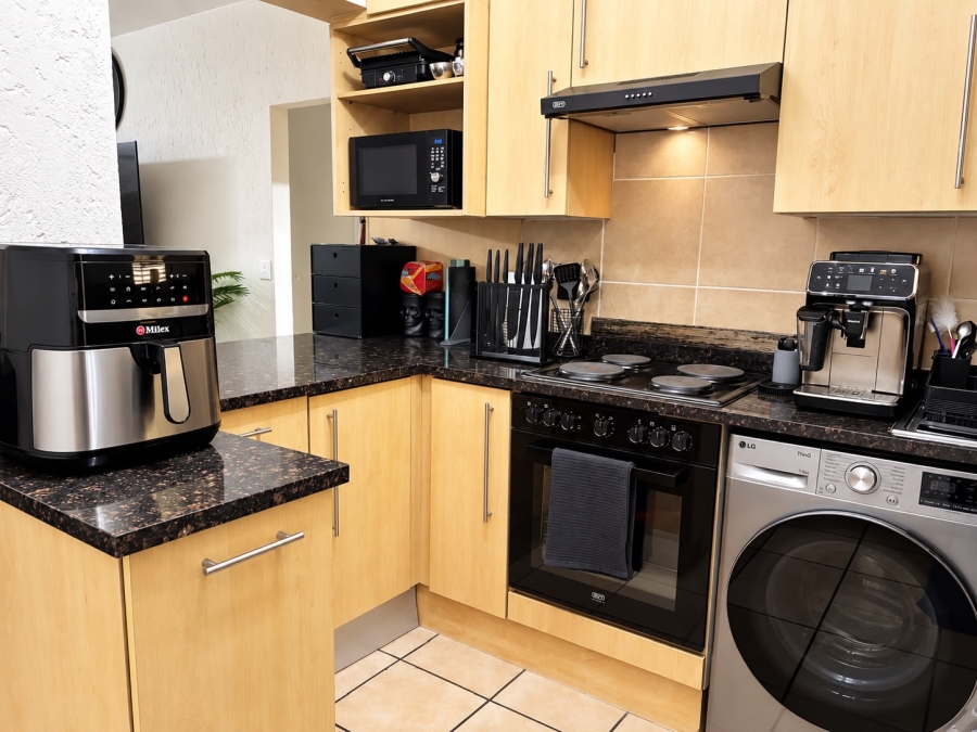 To Let 2 Bedroom Property for Rent in Lonehill Gauteng