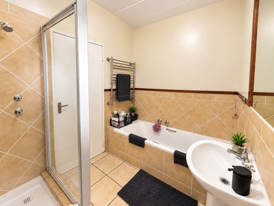 To Let 2 Bedroom Property for Rent in Lonehill Gauteng