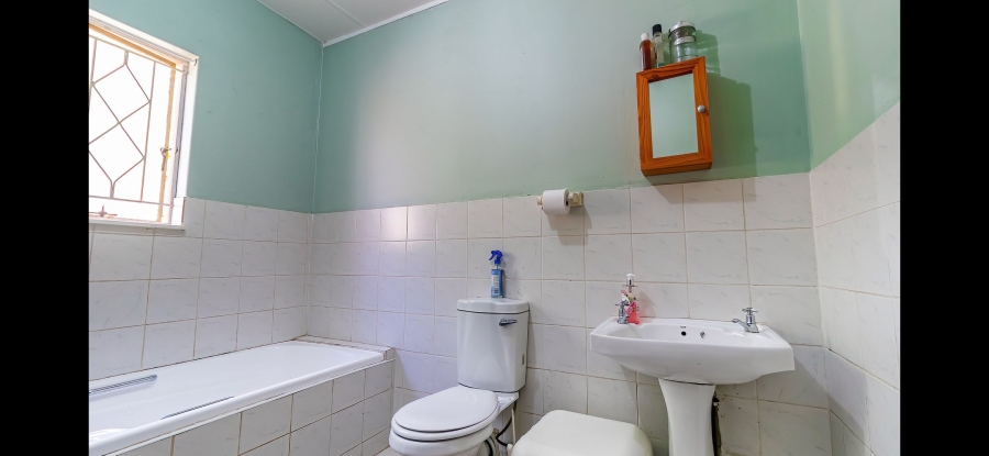 To Let 2 Bedroom Property for Rent in Sunnyridge Gauteng