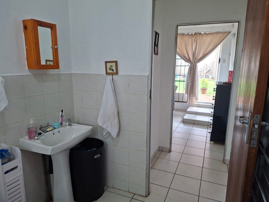 2 Bedroom Property for Sale in Sunnyridge Gauteng