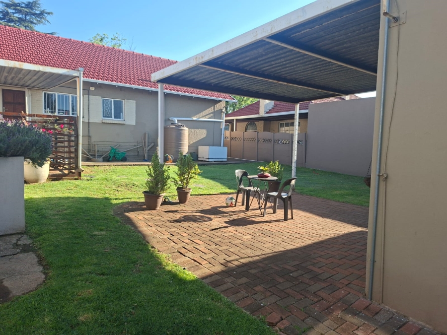 To Let 2 Bedroom Property for Rent in Sunnyridge Gauteng