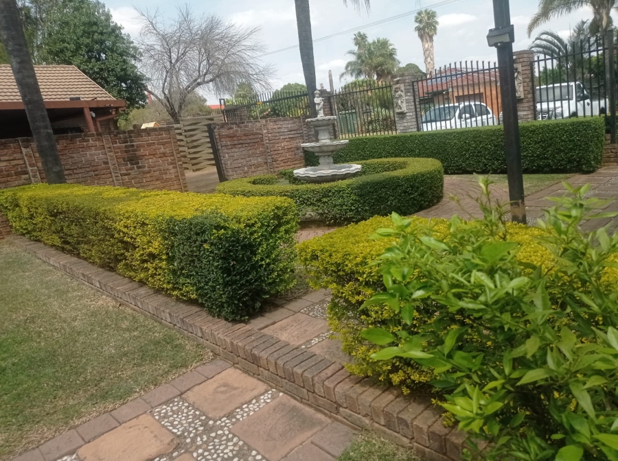 4 Bedroom Property for Sale in East Lynne Gauteng