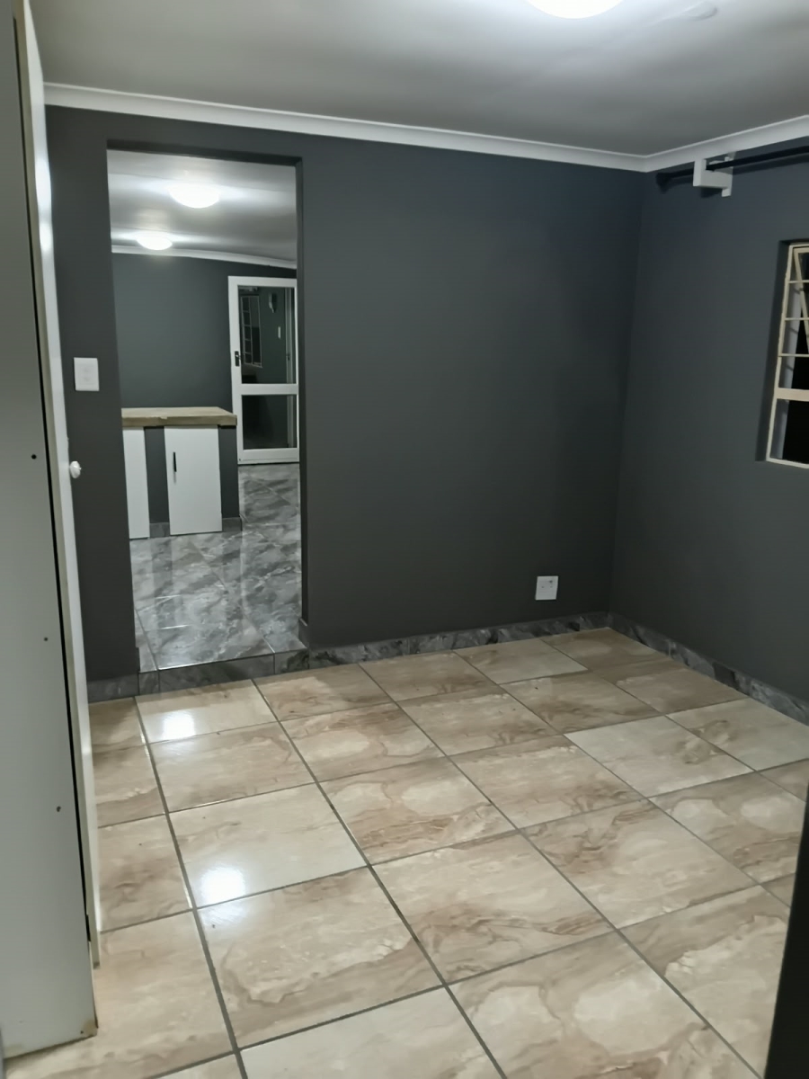 To Let 1 Bedroom Property for Rent in Discovery Gauteng