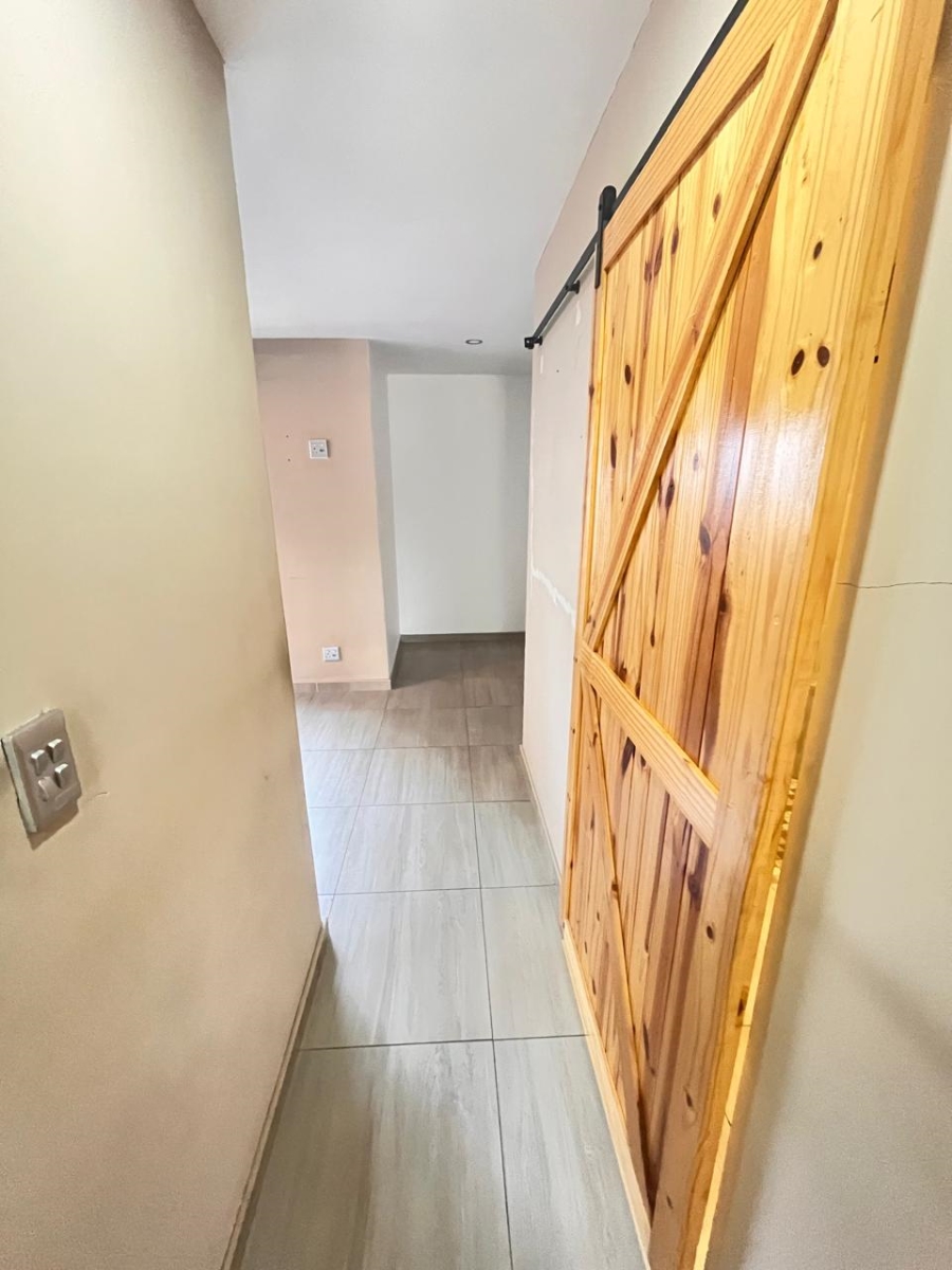 To Let 4 Bedroom Property for Rent in Roodepoort Gauteng