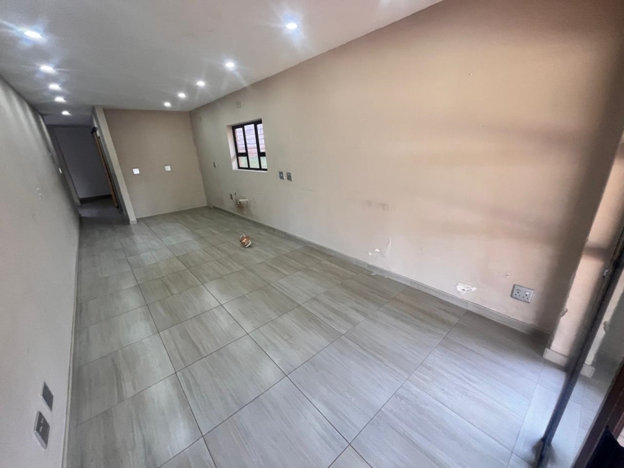 To Let 4 Bedroom Property for Rent in Roodepoort Gauteng