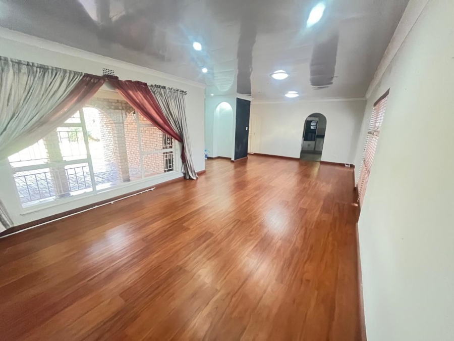 To Let 4 Bedroom Property for Rent in Roodepoort Gauteng