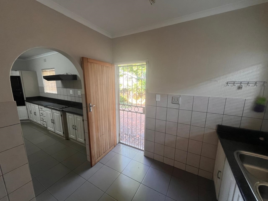 To Let 4 Bedroom Property for Rent in Roodepoort Gauteng