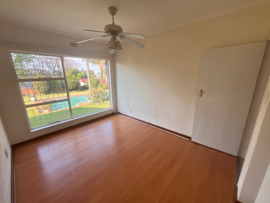 To Let 4 Bedroom Property for Rent in Roodepoort Gauteng
