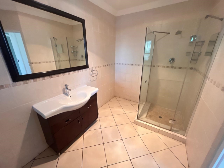 To Let 4 Bedroom Property for Rent in Roodepoort Gauteng