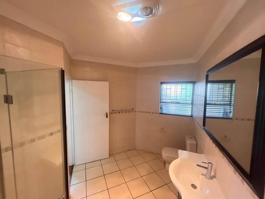 To Let 4 Bedroom Property for Rent in Roodepoort Gauteng