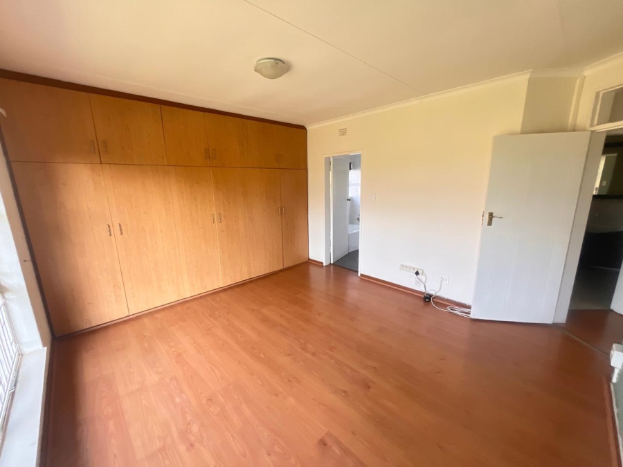 To Let 4 Bedroom Property for Rent in Roodepoort Gauteng